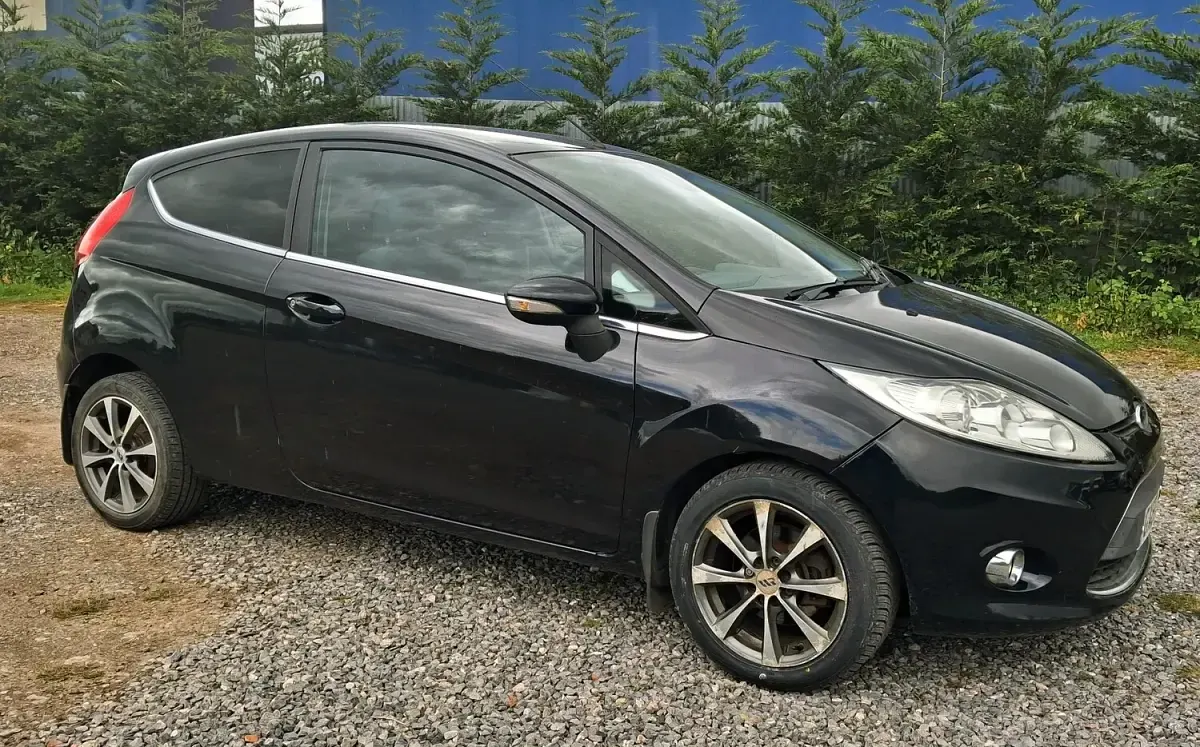 Used Ford Fiesta Titanium 70 HP (51 kW) 2010 Black Hatchback