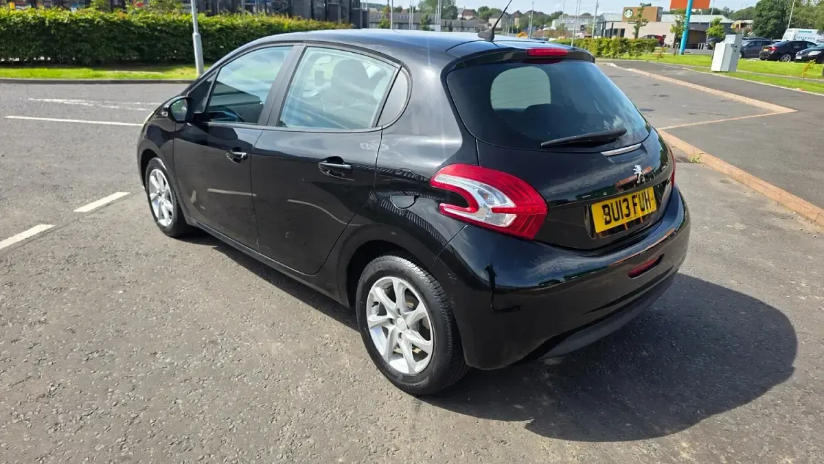 Used Peugeot 208 Active 68 HP (50 kW) 2013 Black Hatchback