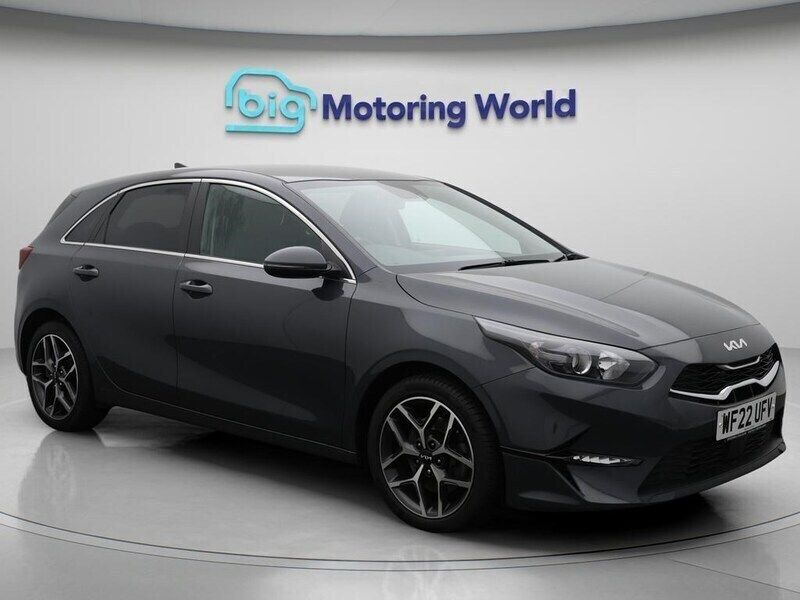 Grey Used 2022 Kia Ceed 3 Hatchback | £16,000 (Fair price) - Image 1/4