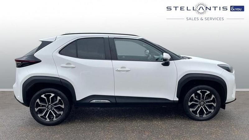 Used Toyota Yaris Hybrid Design 114 HP (83 kW) 2023 Blue