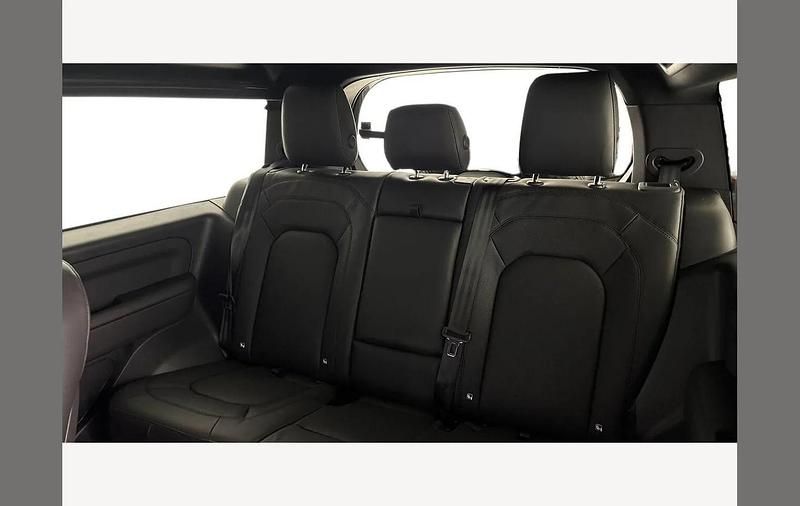 Used Land Rover Defender HSE Dynamic 350 HP (257 kW) 2026 Green SUV