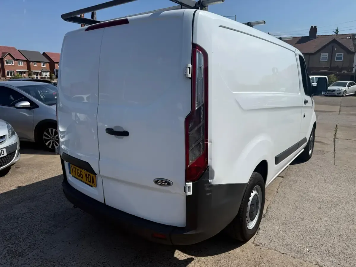 Used Ford Transit Custom 105 HP (77 kW) 2016 White Van
