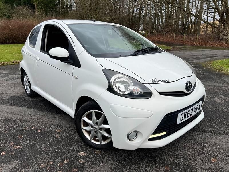 Used Toyota Aygo 2013 White Hatchback