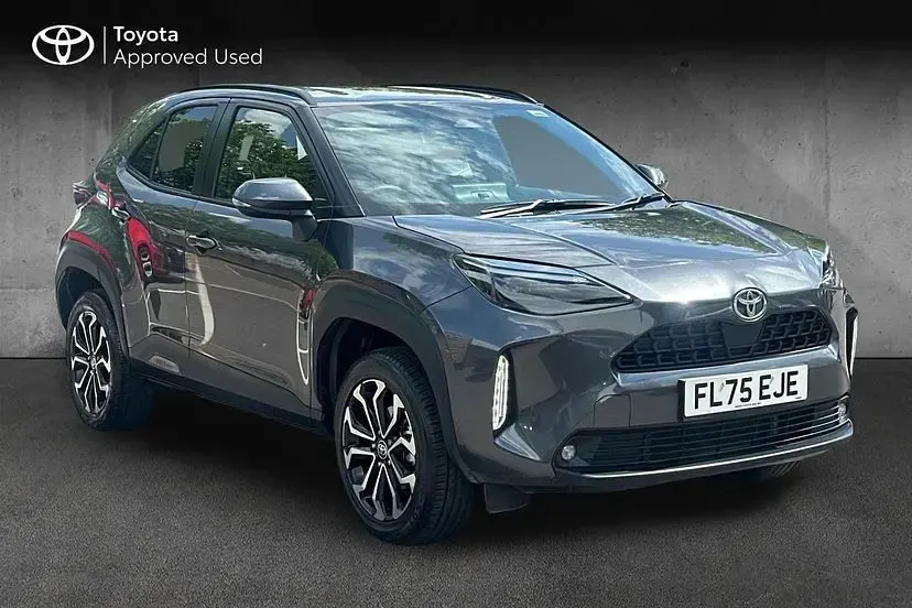 Used Toyota Yaris Cross Design 116 HP (85 kW) 2025 Grey SUV