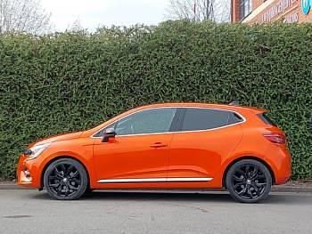 Used Renault Clio V Techno 145 HP (106 kW) 2023 Orange Hatchback