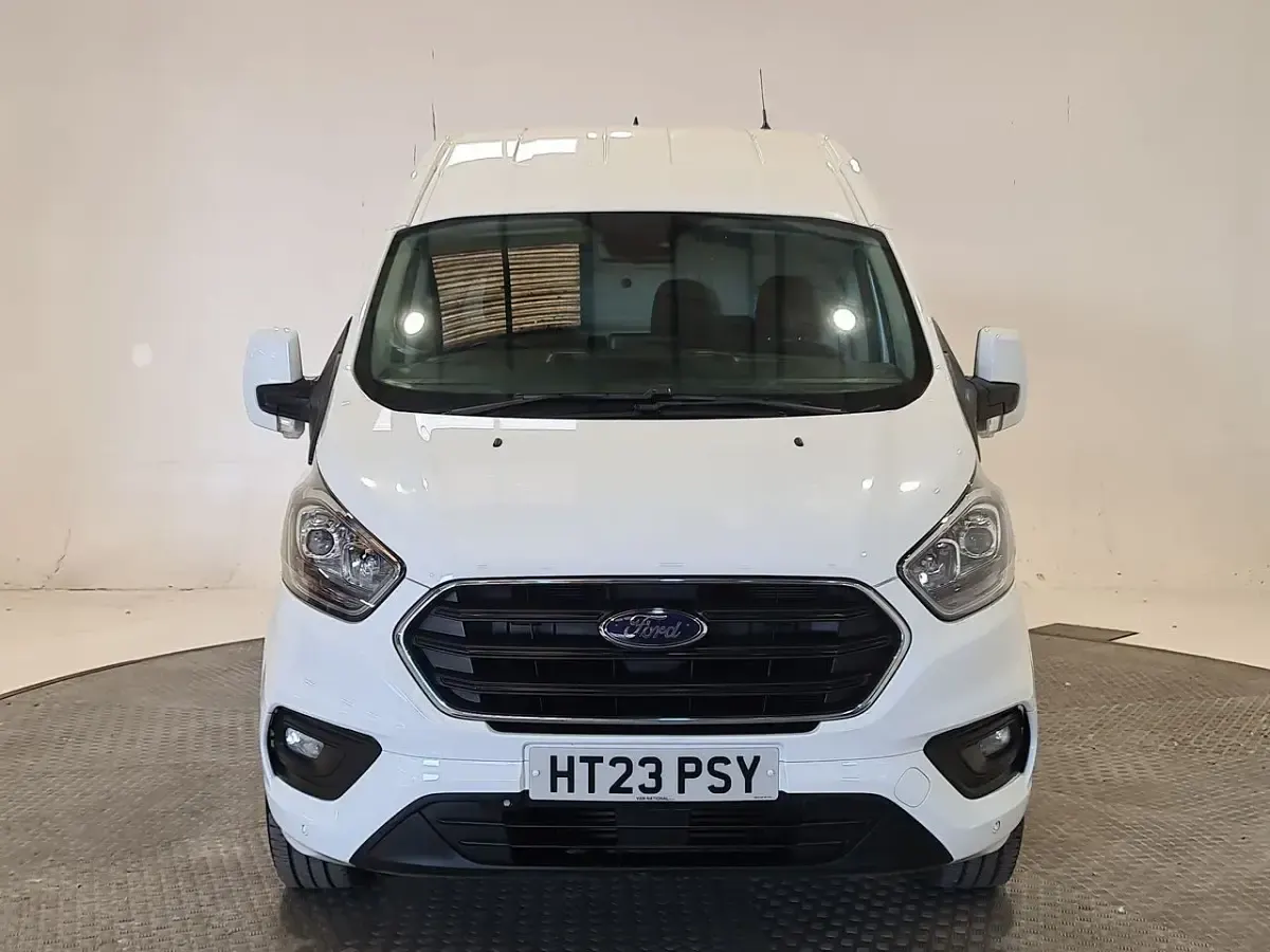 Used Ford Transit Custom Limited 130 HP (95 kW) 2023 White Van