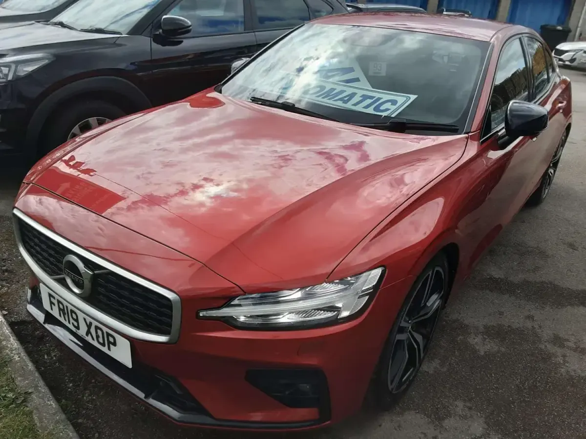 Begagnad Volvo S60 R-Design 250 HK (183 kW) 2019 Röd Sedan