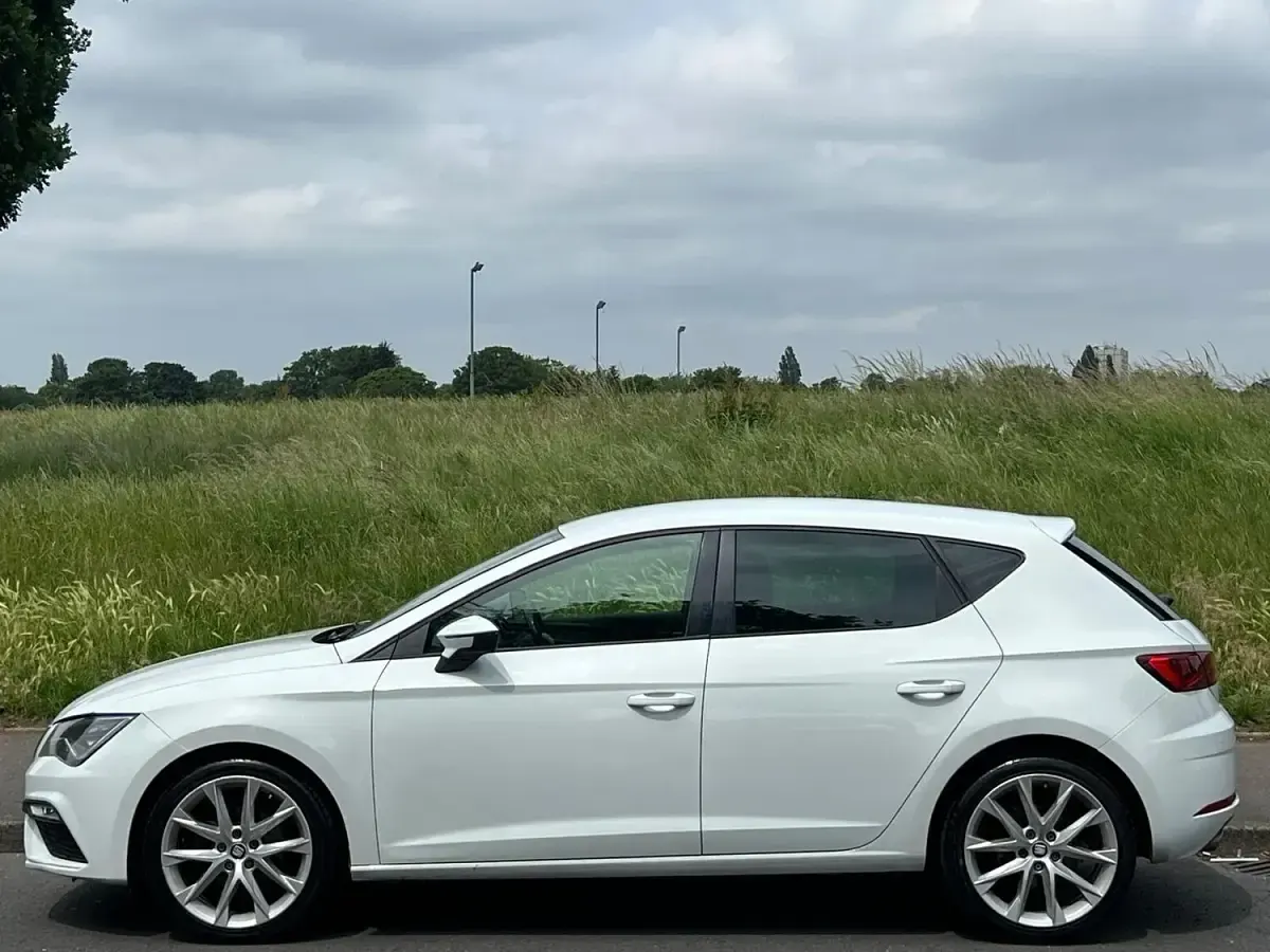 Used Seat Leon FR 150 HP (110 kW) 2017 White Hatchback