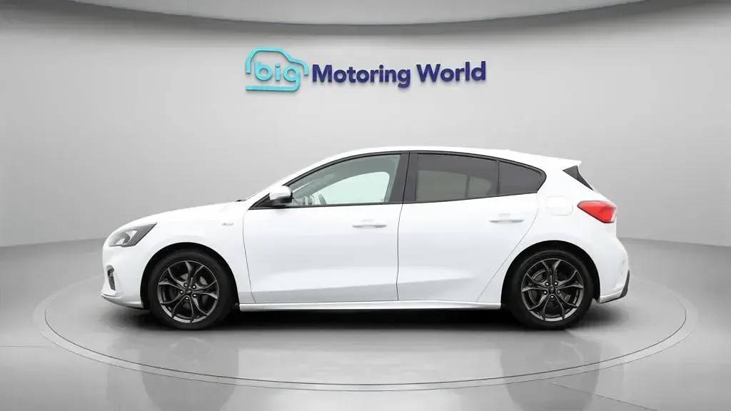 Used Ford Focus ST-Line 125 HP (91 kW) 2019 White Hatchback