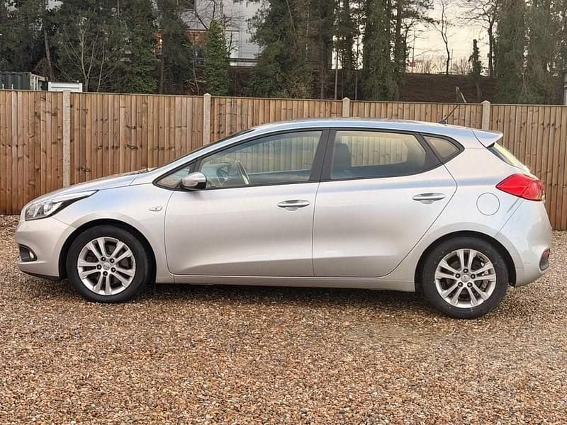 Used Kia Ceed 98 HP (72 kW) 2015 Silver Hatchback