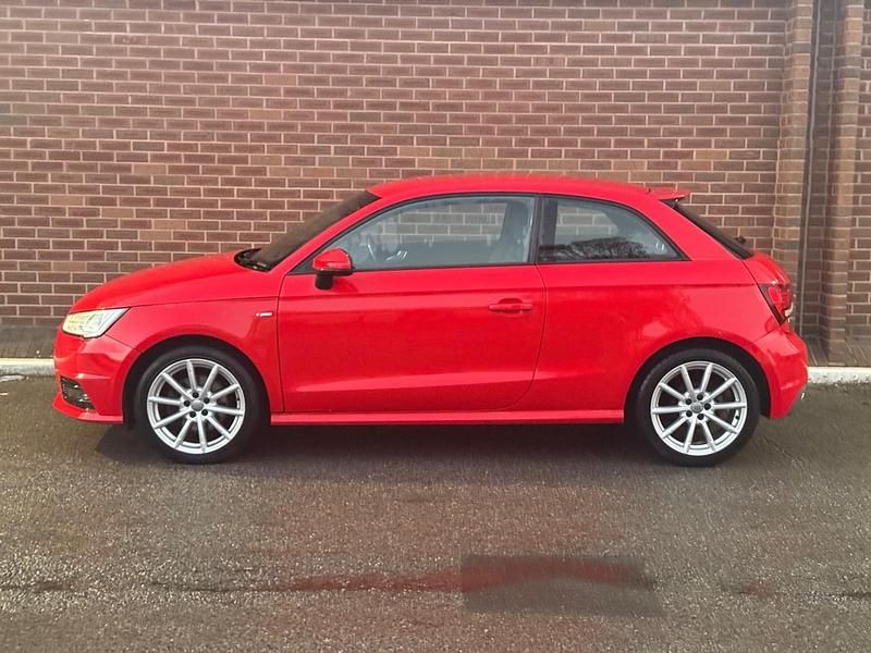 Begagnad Audi A1 S-Line 2017 Röd Halvkombi