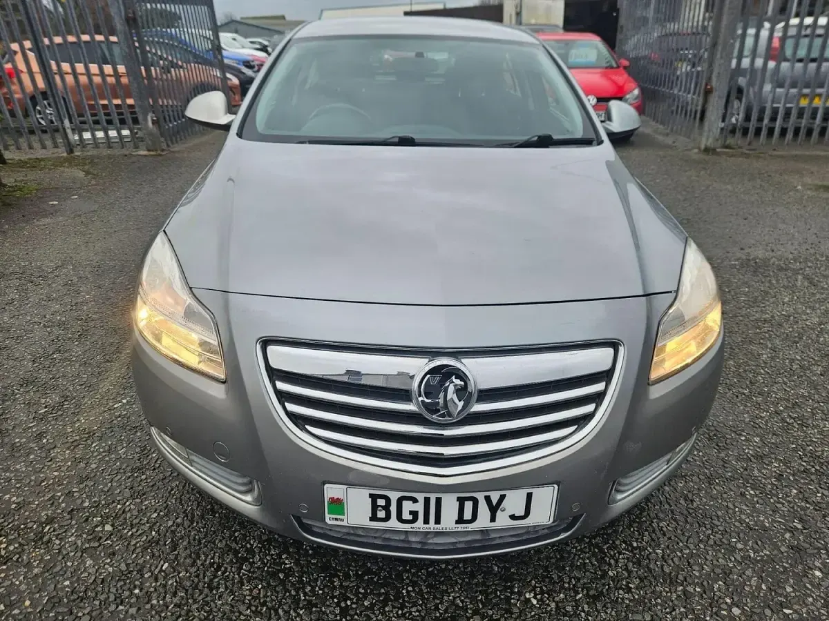 Used Vauxhall Insignia SRi 160 HP (117 kW) 2011 Silver Hatchback