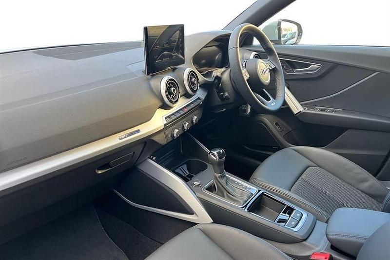 Ny Audi Q2 S-Line 150 HK (110 kW) 2025 Grå SUV