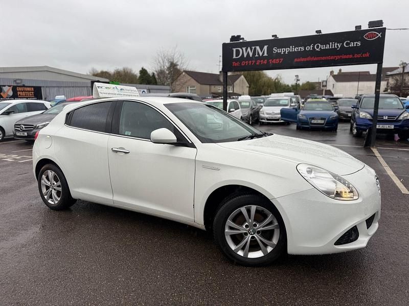 White Used 2013 Alfa Romeo Giulietta Lusso Hatchback | £2,790 (Fair price) - Image 1/4