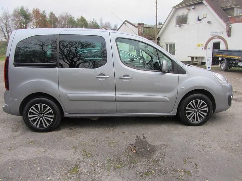 Used Peugeot Partner 98 HP (72 kW) 2019 Grey MPV