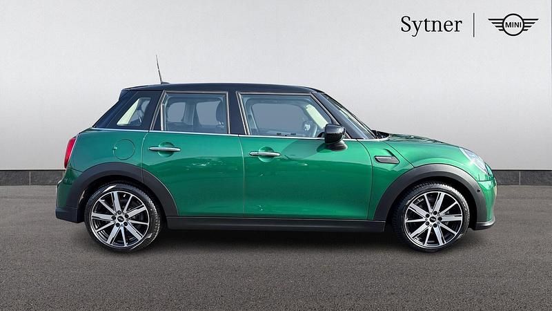 Used Mini Cooper Classic 134 HP (98 kW) 2023 Green Hatchback