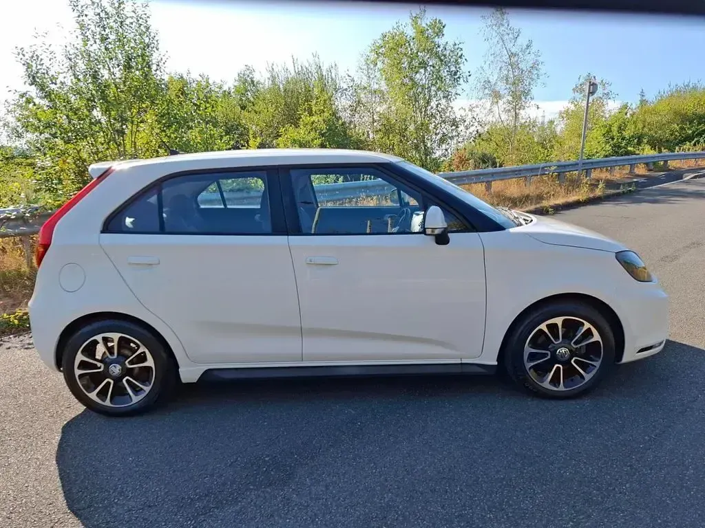 Used MG MG3 106 HP (77 kW) 2015 White Hatchback