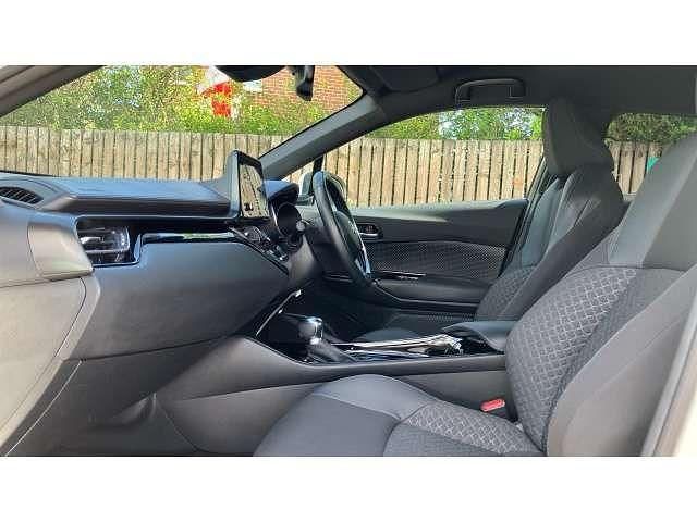 Used Toyota C-HR Design 122 HP (89 kW) 2023 White SUV