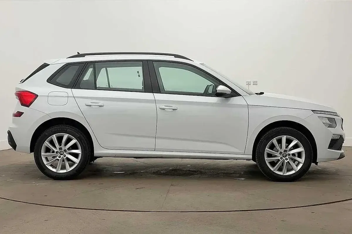 Used Skoda Kamiq SE 85 HP (62 kW) 2025 Moon white metallic SUV