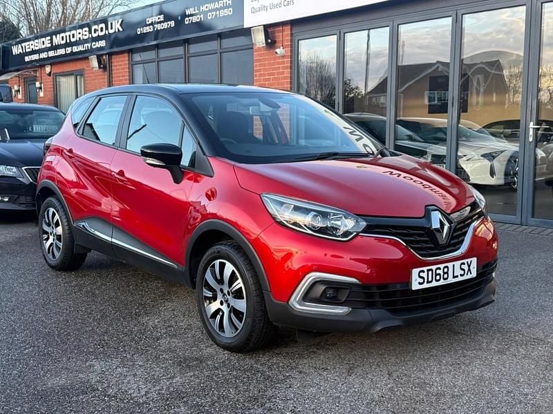 Used Renault Captur Play 90 HP (66 kW) 2018 Red/black SUV