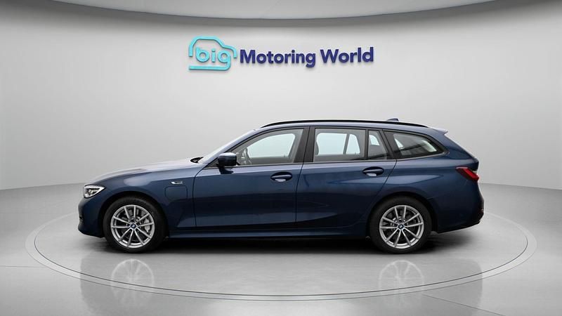 Used BMW 330e 288 HP (211 kW) 2022 Blue Estate