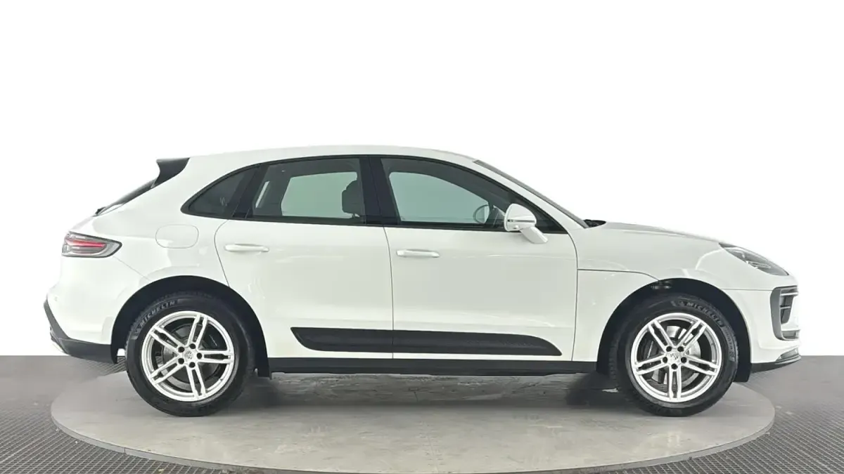 Used Porsche Macan 265 HP (194 kW) 2023 White SUV