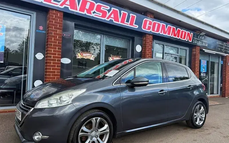 Begagnad Peugeot 208 Allure 115 HK (84 kW) 2014 Halvkombi