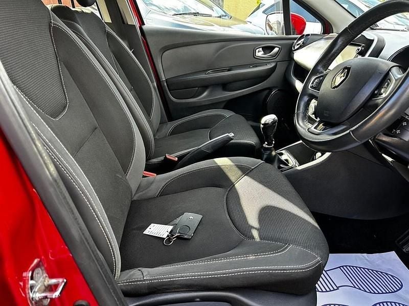 Used Renault Clio IV Dynamique 90 HP (66 kW) 2016 Red Hatchback