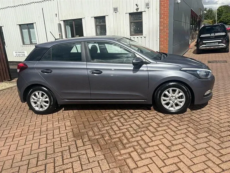 Used Hyundai i20 SE 84 HP (61 kW) 2017 Grey Hatchback