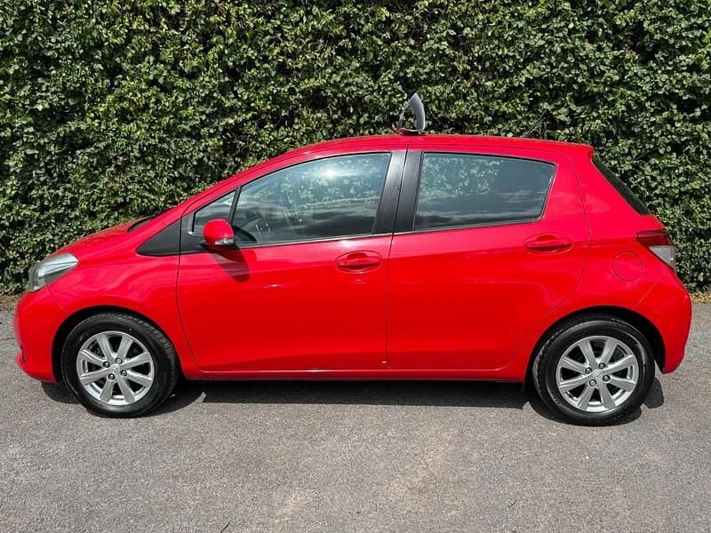 Used Toyota Yaris 2013 Red Hatchback