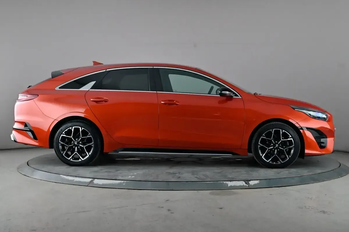 Used Kia ProCeed GT-Line 160 HP (117 kW) 2024 Orange Estate