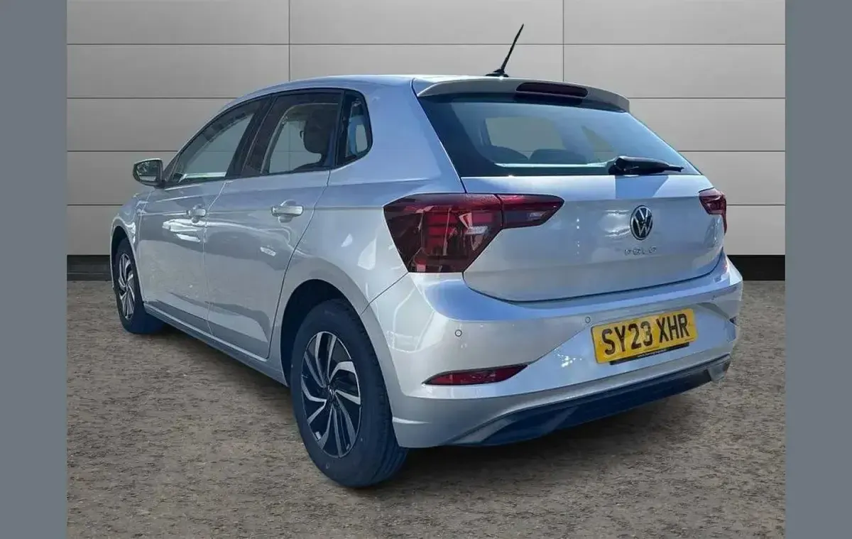 Used VW Polo Life 95 HP (69 kW) 2023 Silver Hatchback