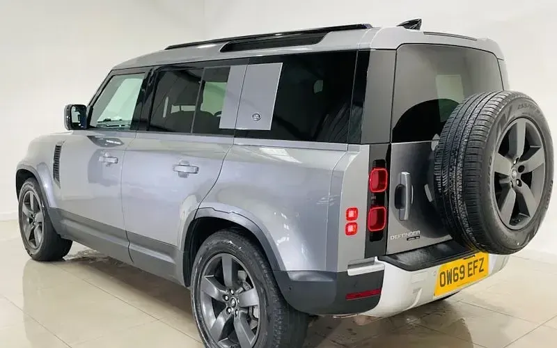 Used Land Rover Defender SE 241 HP (177 kW) 2020 SUV