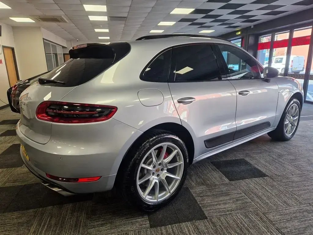 Used Porsche Macan Turbo 400 HP (294 kW) 2014 Silver SUV