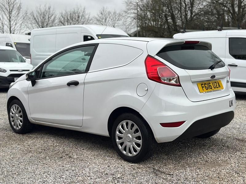 Used Ford Fiesta 2016 White Van