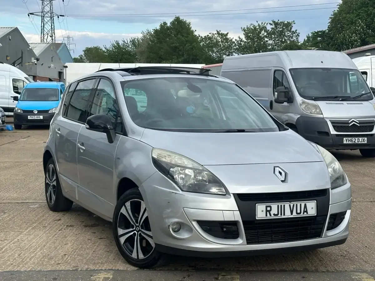 Używany Renault Scénic III Bose Edition 110 KM (80 kW) 2011 Srebrny Minivan
