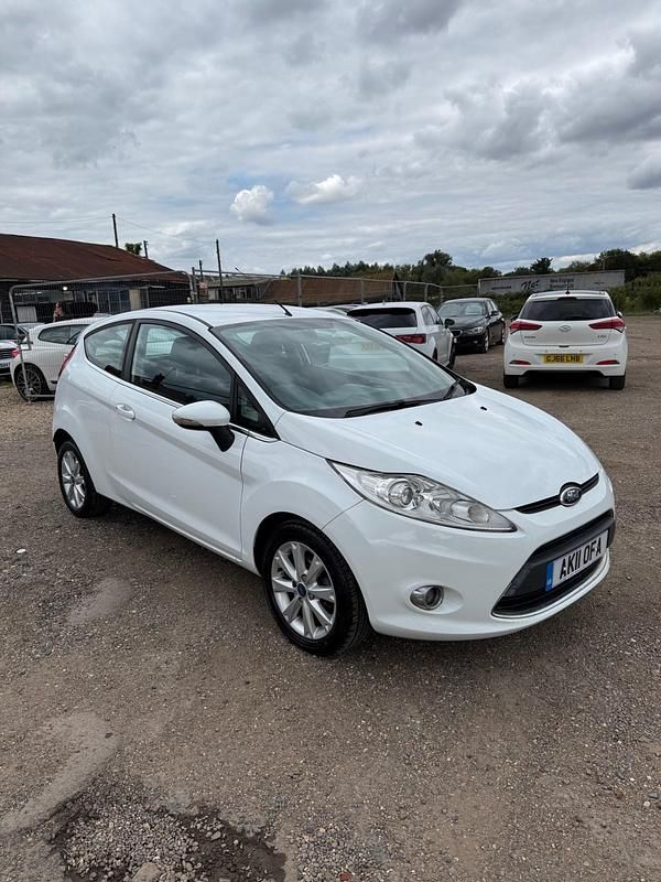 White Used 2011 Ford Fiesta Zetec Hatchback | £2,600 (Fair price) - Image 1/4