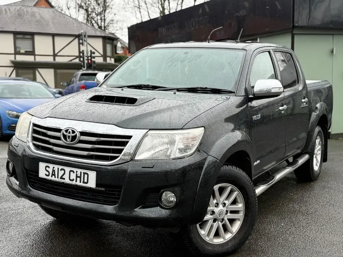 Used Toyota HiLux 171 HP (125 kW) 2012 Black Pickup