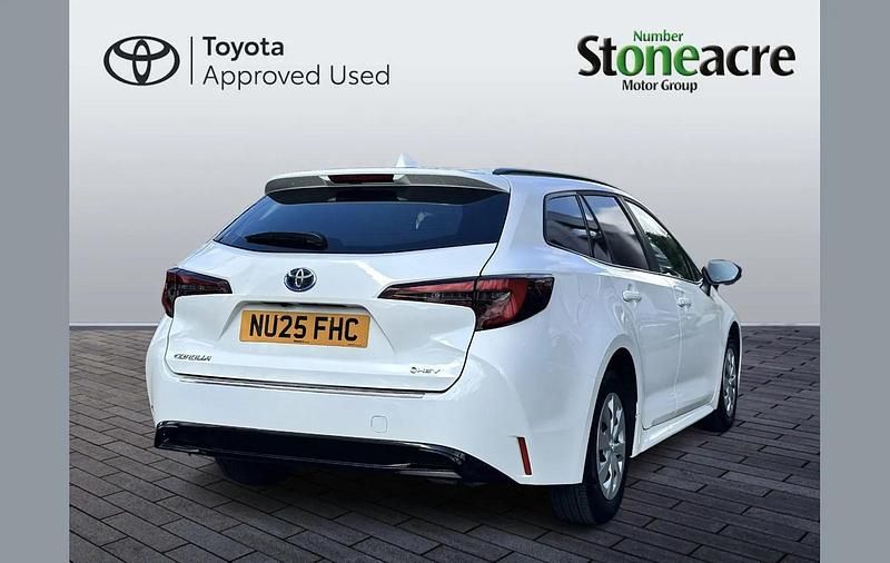 Used Toyota Corolla 140 HP (102 kW) 2025 White Van