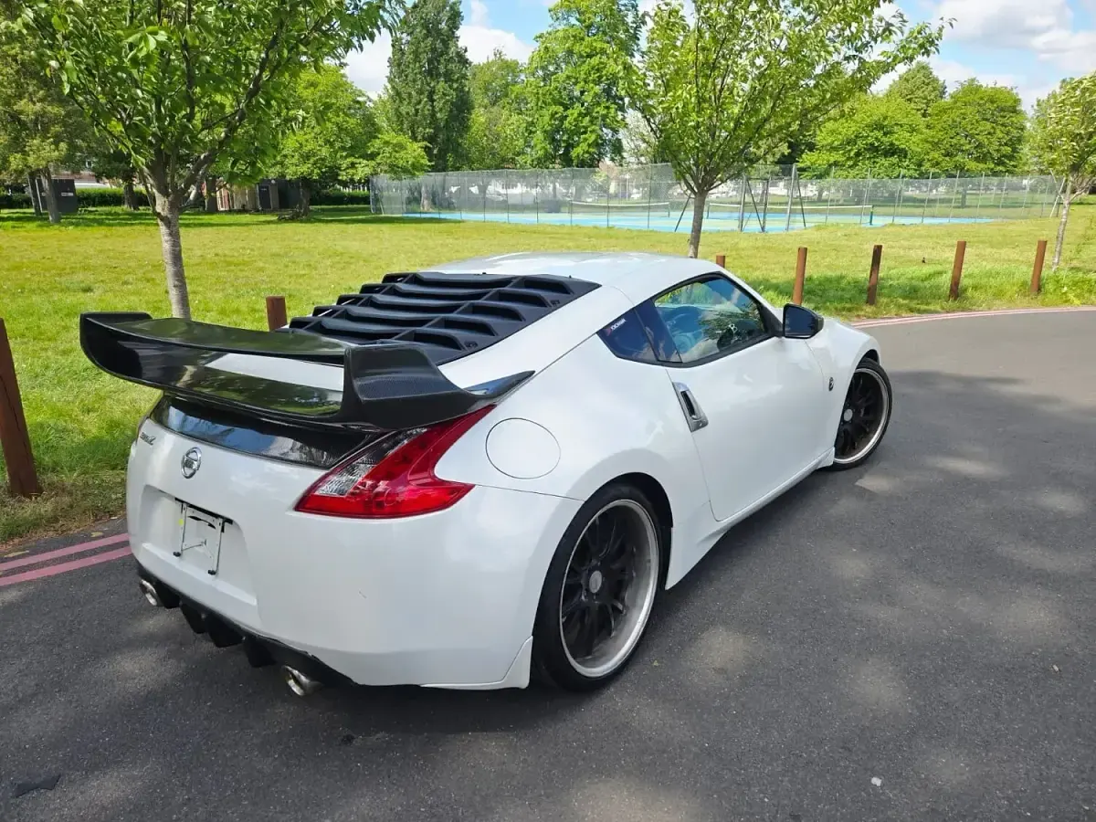 Used Nissan 370Z 328 HP (241 kW) 2010 White Hatchback