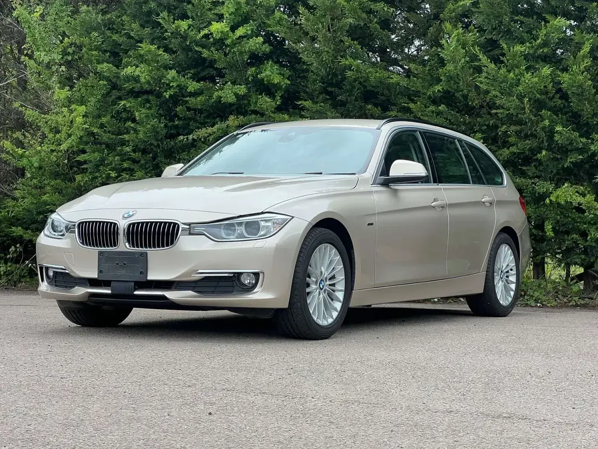 Used BMW 320 Luxury Line 2015 Gold Sedan