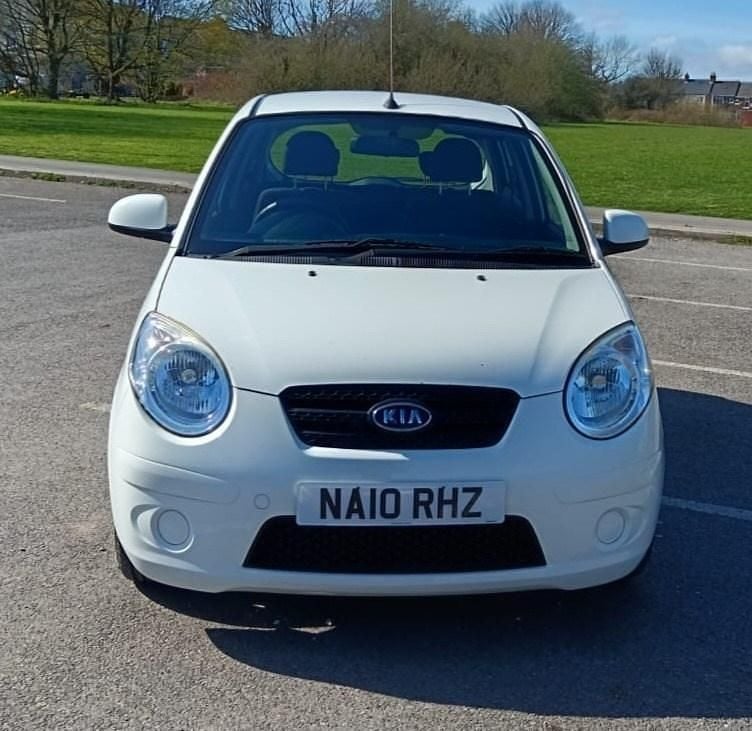 Used Kia Picanto 64 HP (47 kW) 2010 White Hatchback