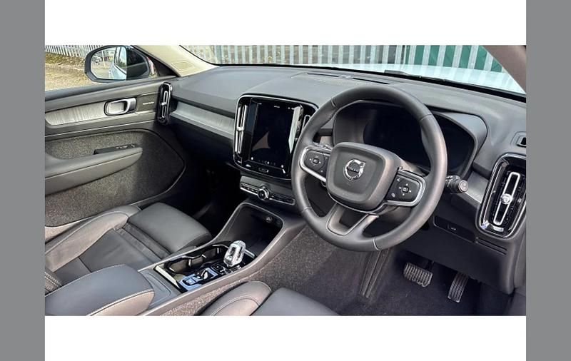 Used Volvo XC40 Ultra 197 HP (144 kW) 2025 Blue SUV