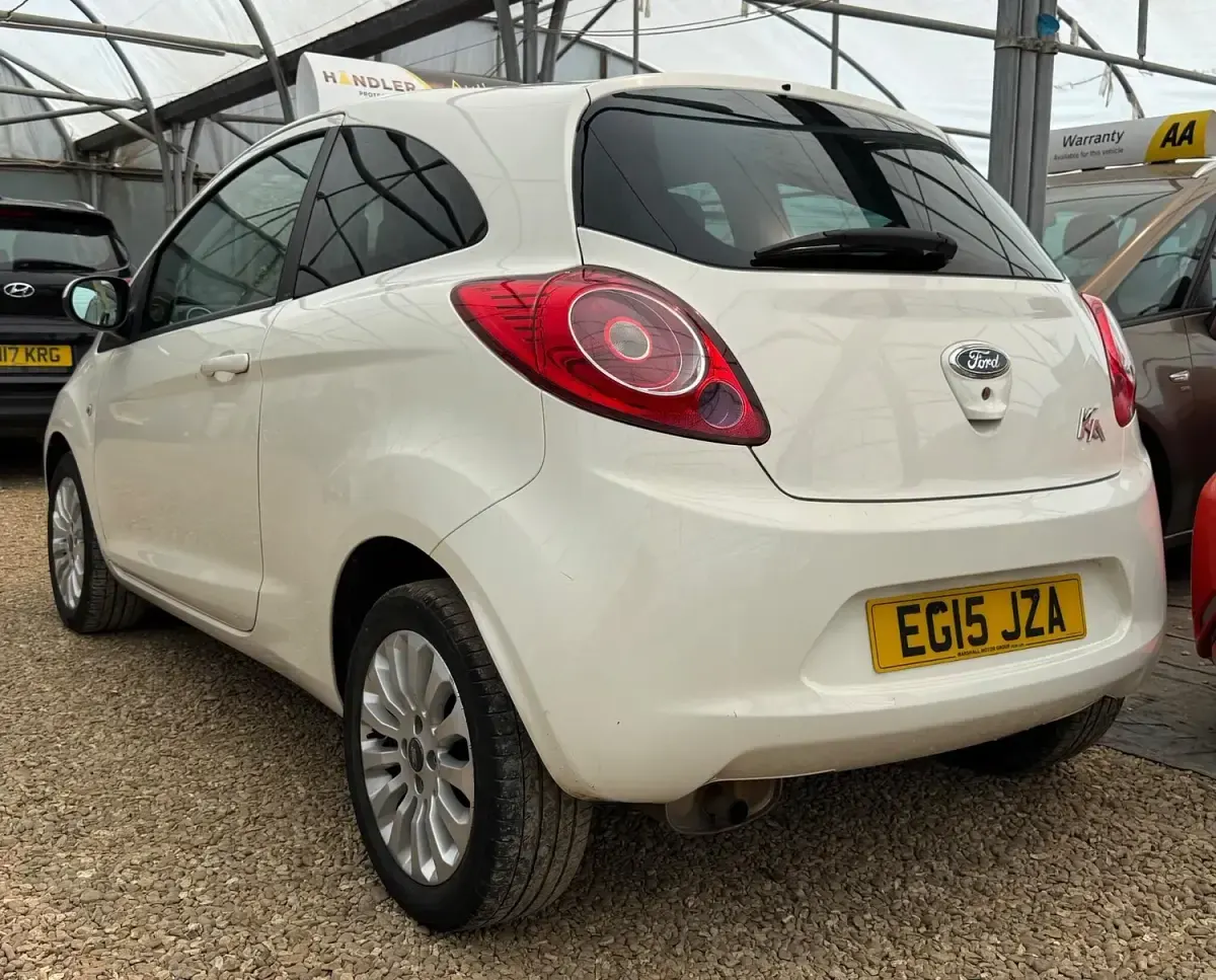 Used Ford Ka Zetec 69 HP (50 kW) 2015 White Hatchback