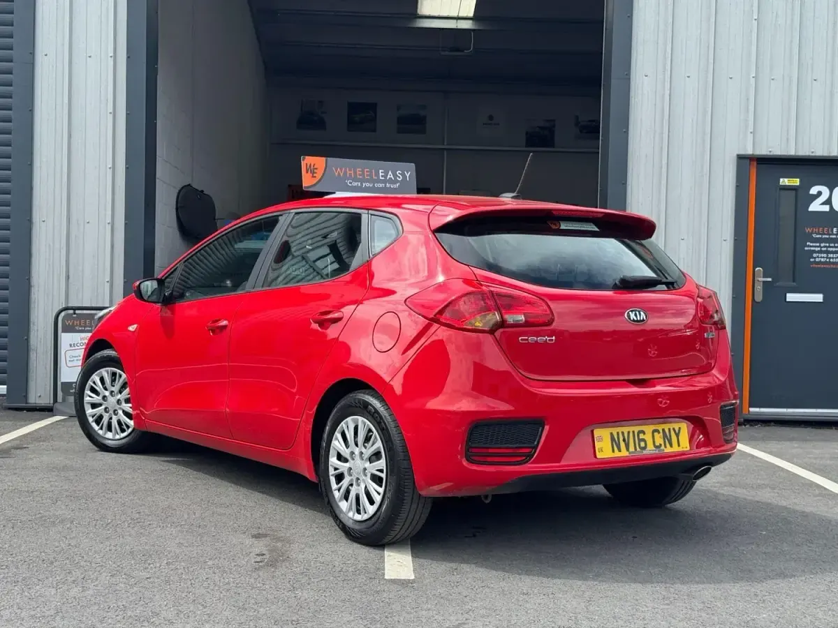 Używany Kia Ceed 2016 Czerwony Hatchback