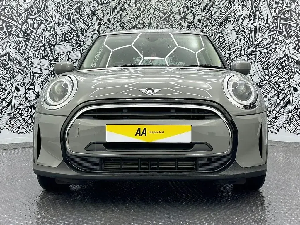 Usado Mini ONE Classic 102 CV (75 kW) 2022 Gris Utilitario