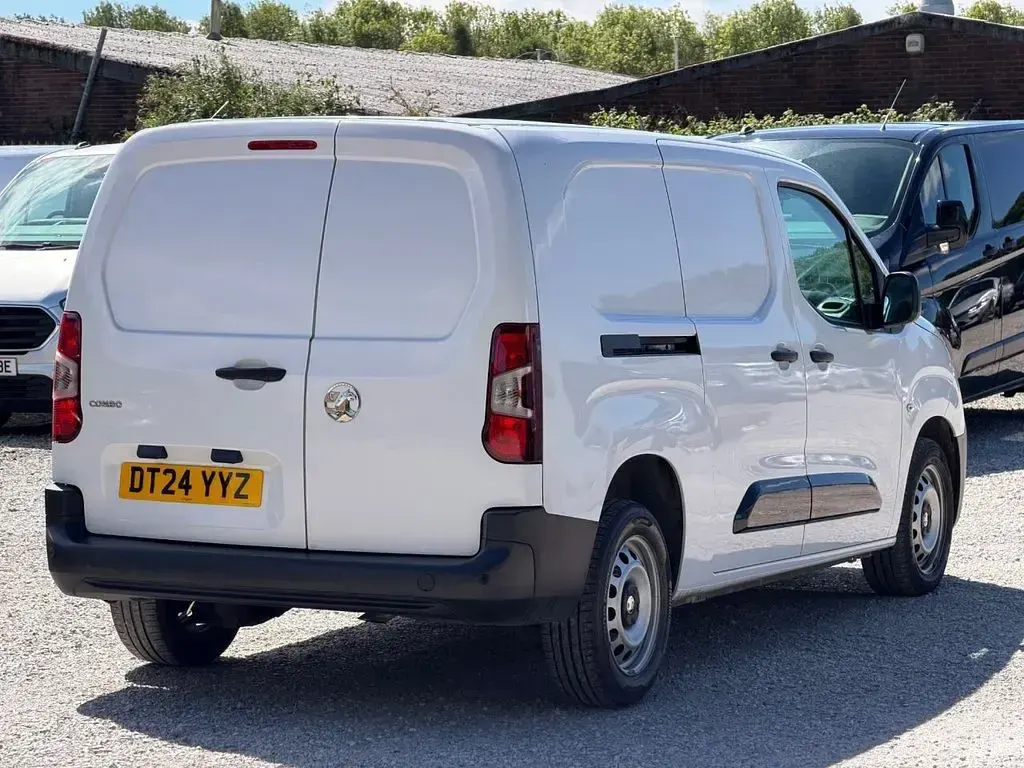 Used Vauxhall Combo S 2024 White MPV