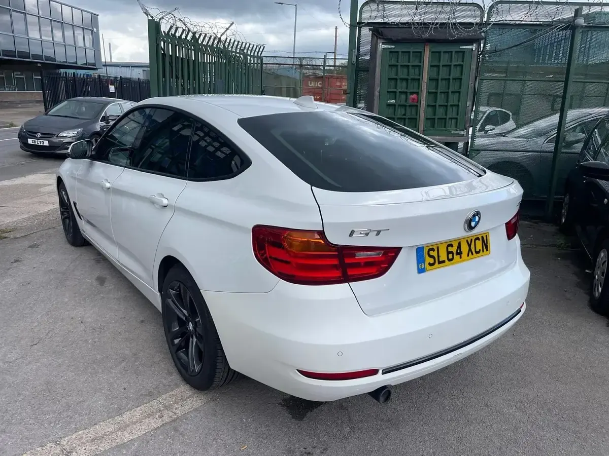 Used BMW 318 Sport Line 2014 White Hatchback