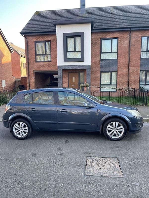 Used Vauxhall Astra 90 HP (66 kW) 2008 Blue Hatchback