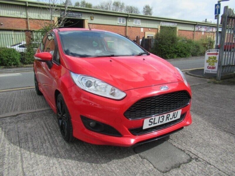 Red Used 2013 Ford Fiesta Zetec Hatchback | £4,375 (Fair price) - Image 1/4